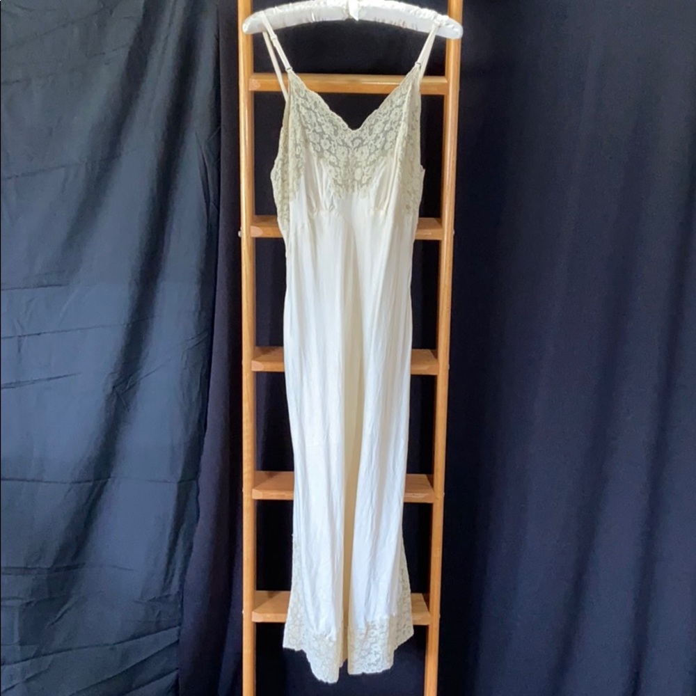 Vintage 1940’s slip with lace detail